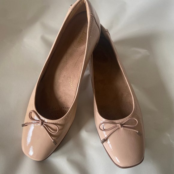 Clarks Women's Ballerina Flats Size 8.5 with cushion insole and heel pad - Picture 4 of 10